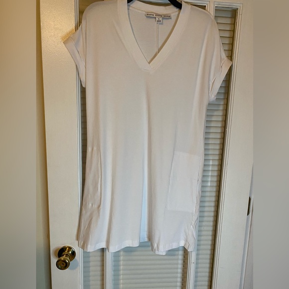 White V Neck Tee Shirt Dress with Pockets size Small - Picture 7 of 13